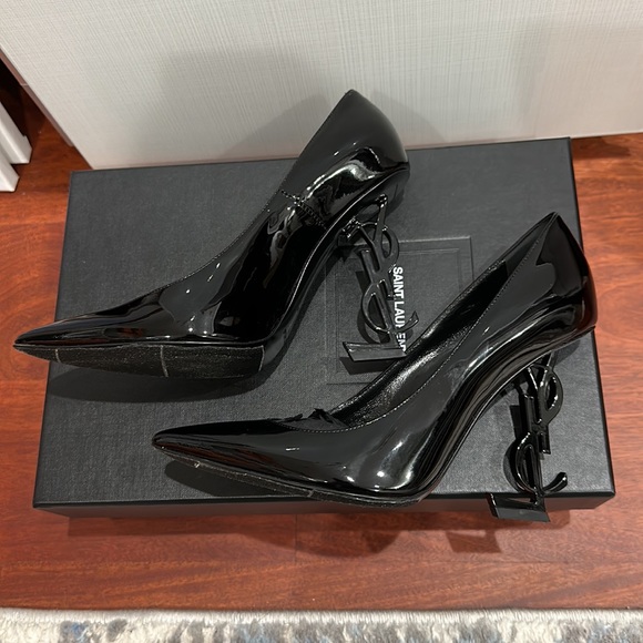 OPYUM PUMPS IN PATENT LEATHER WITH BLACK HEEL - Picture 3 of 6